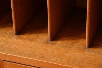 アンティーク家具　イギリスアンティーク　書類棚付き!オーク材の高級16杯引き出し