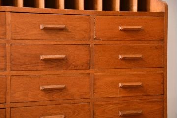 アンティーク家具　イギリスアンティーク　書類棚付き!オーク材の高級16杯引き出し