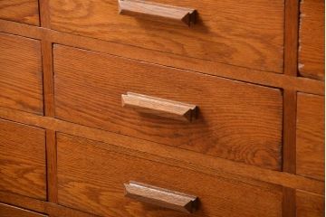 アンティーク家具　イギリスアンティーク　書類棚付き!オーク材の高級16杯引き出し