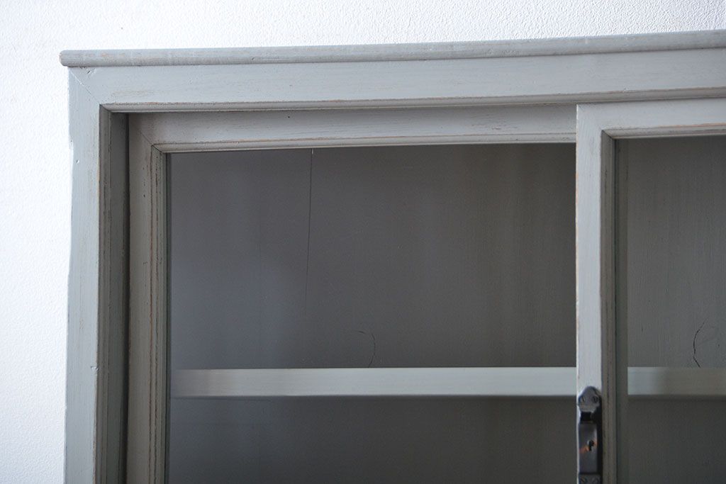 アンティーク家具　アンティークペイント　ガラス引き戸収納棚付き24杯小引き出し
