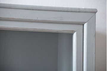 アンティーク家具　アンティークペイント　ガラス引き戸収納棚付き24杯小引き出し