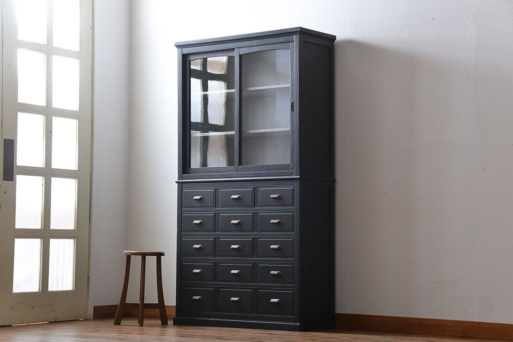 アンティーク家具　大正ロマン　艶消しブラックペイント引き出し15杯収納棚