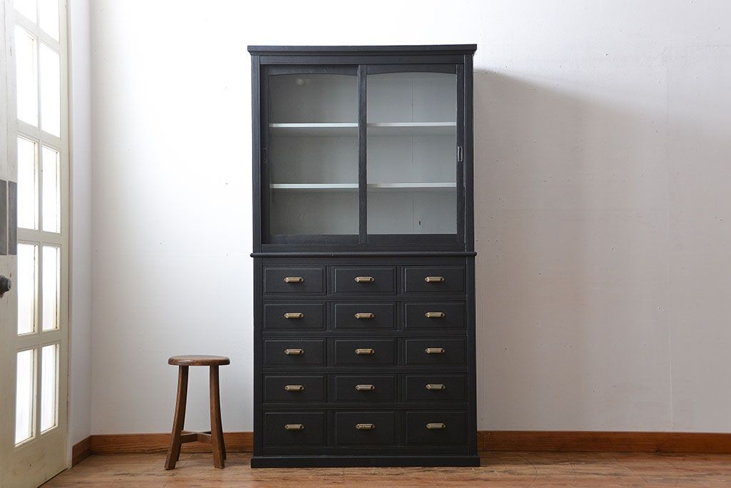 アンティーク家具　大正ロマン　艶消しブラックペイント引き出し15杯収納棚