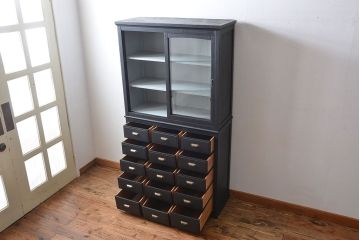 アンティーク家具　大正ロマン　艶消しブラックペイント引き出し15杯収納棚
