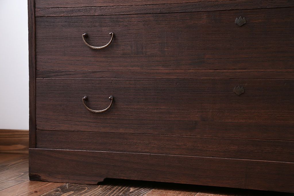 アンティーク家具　アンティーク　古い桐材の3杯衣装箪笥(桐箪笥、桐たんす)