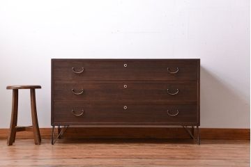 アンティーク家具　アンティーク　古い桐材の鉄脚付きローチェスト(1)