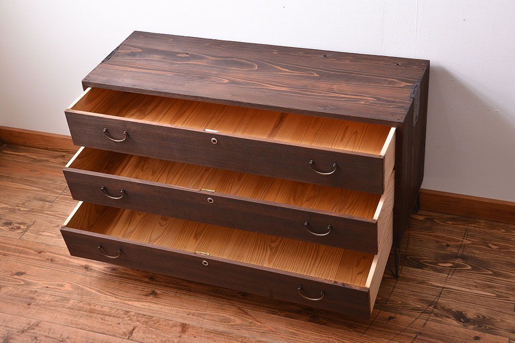 アンティーク家具　アンティーク　古い桐材の鉄脚付きローチェスト(1)