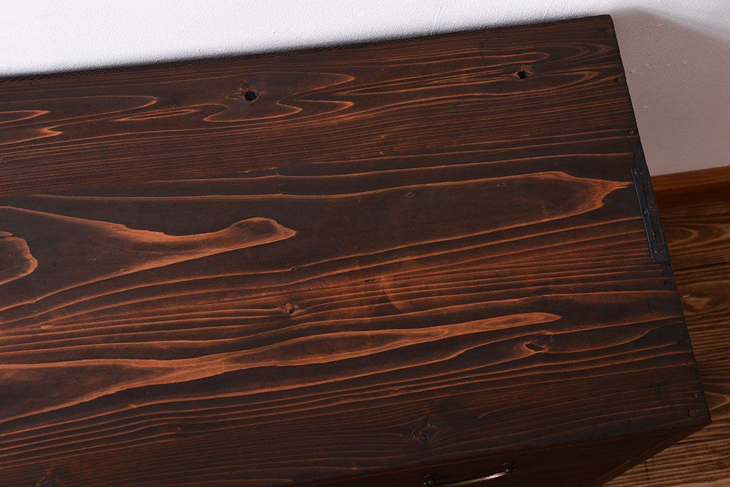 アンティーク家具　アンティーク　古い桐材の鉄脚付きローチェスト(1)