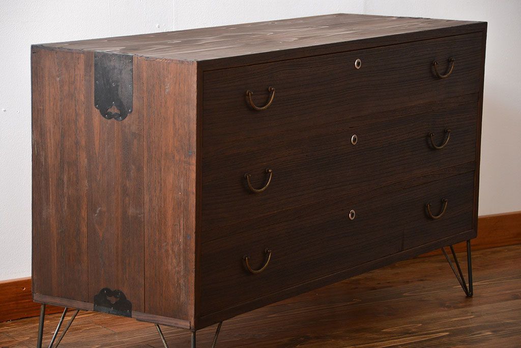 アンティーク家具　アンティーク　古い桐材の鉄脚付きローチェスト(1)