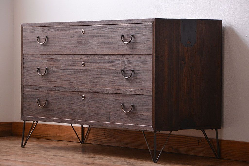 アンティーク家具　アンティーク　古い桐材の鉄脚付きローチェスト(1)