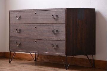 アンティーク家具　アンティーク　古い桐材の鉄脚付きローチェスト(1)