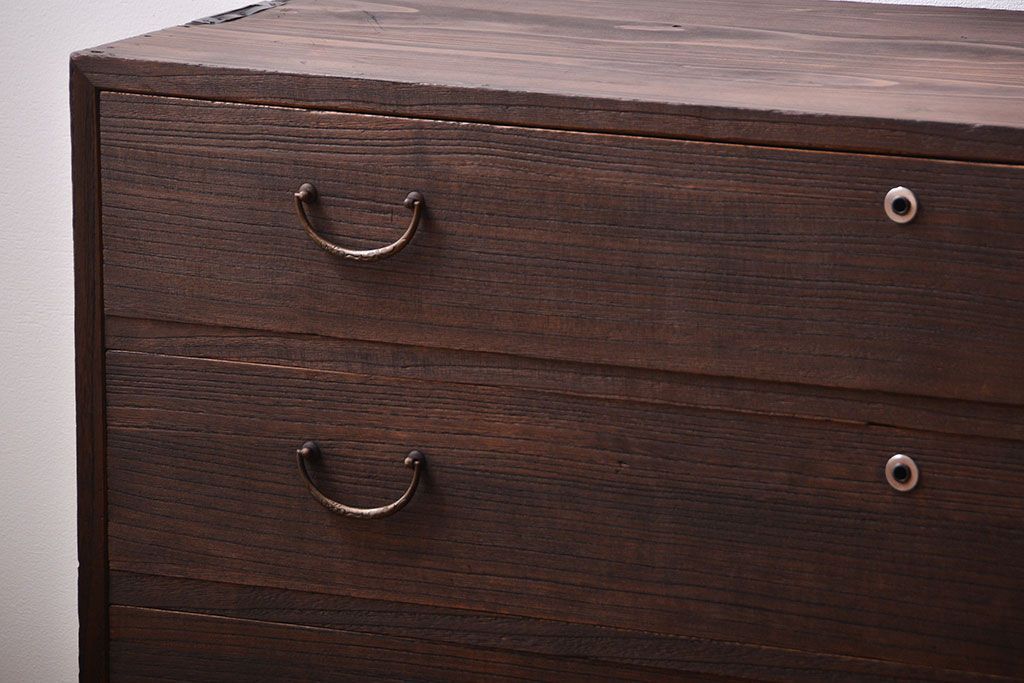 アンティーク家具　アンティーク　古い桐材の鉄脚付きローチェスト(1)
