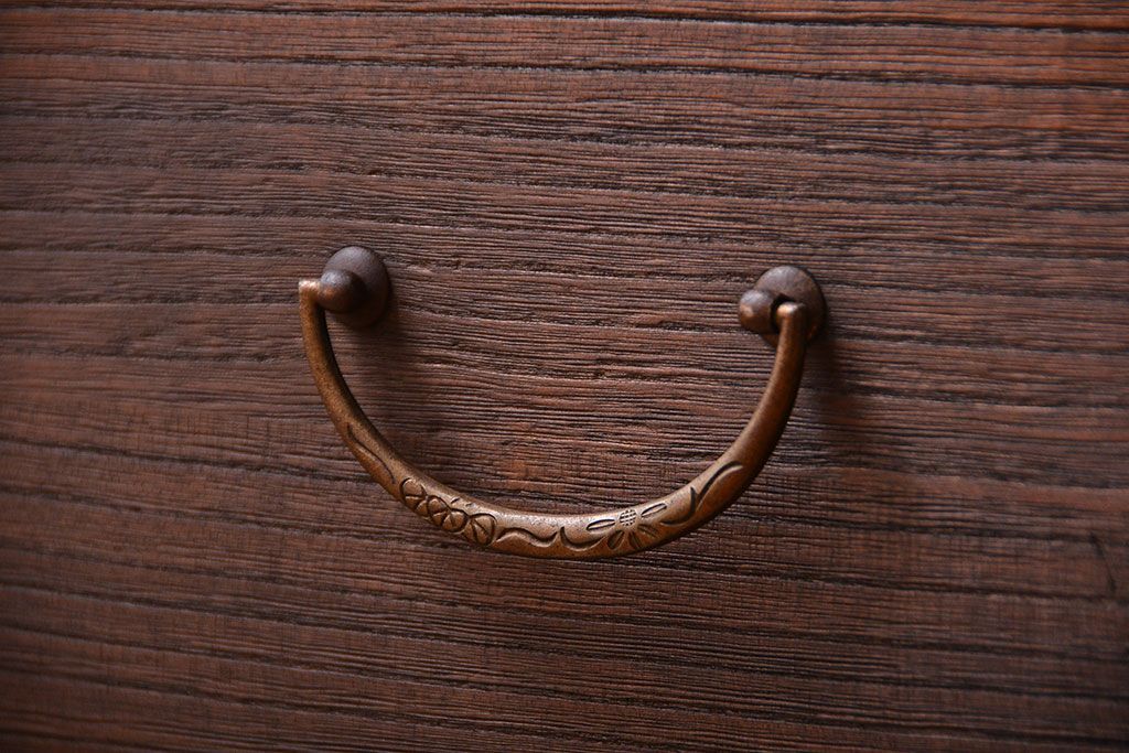 アンティーク家具　アンティーク　古い桐材の鉄脚付きローチェスト(1)