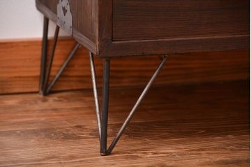 アンティーク家具　アンティーク　古い桐材の鉄脚付きローチェスト(1)