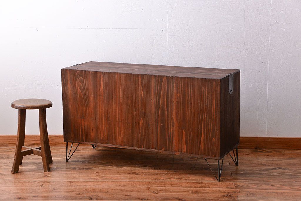 アンティーク家具　アンティーク　古い桐材の鉄脚付きローチェスト(1)