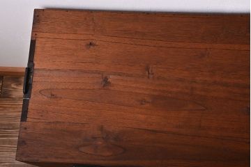 アンティーク家具　アンティーク　古い桐材の鉄脚付きローチェスト(2)