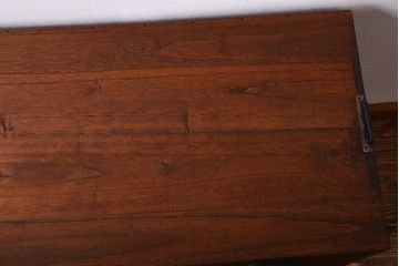 アンティーク家具　アンティーク　古い桐材の鉄脚付きローチェスト(2)