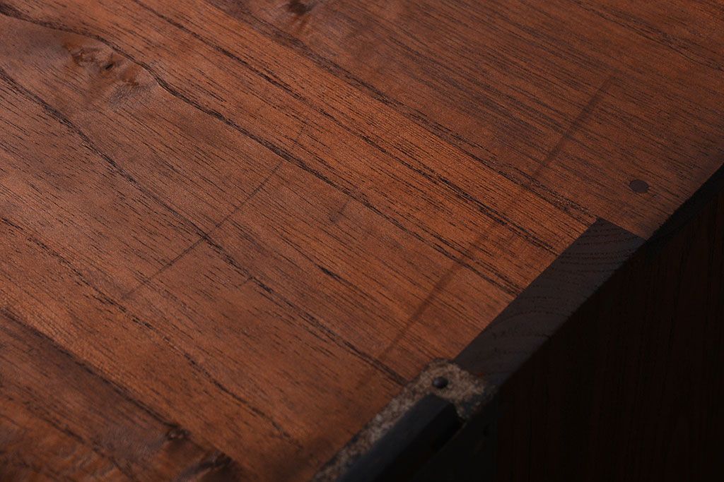 アンティーク家具　アンティーク　古い桐材の鉄脚付きローチェスト(2)