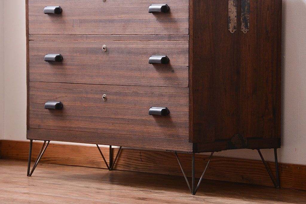 アンティーク家具　アンティーク　古い桐材の鉄脚付きローチェスト(2)