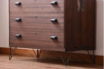 アンティーク家具　アンティーク　古い桐材の鉄脚付きローチェスト(2)