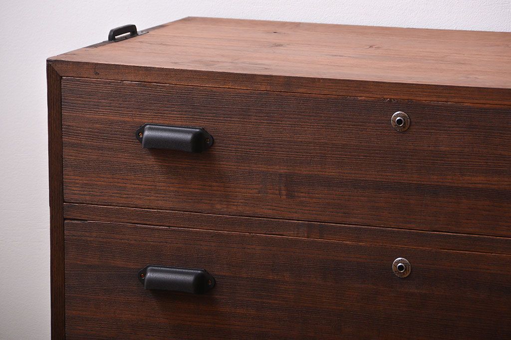 アンティーク家具　アンティーク　古い桐材の鉄脚付きローチェスト(2)