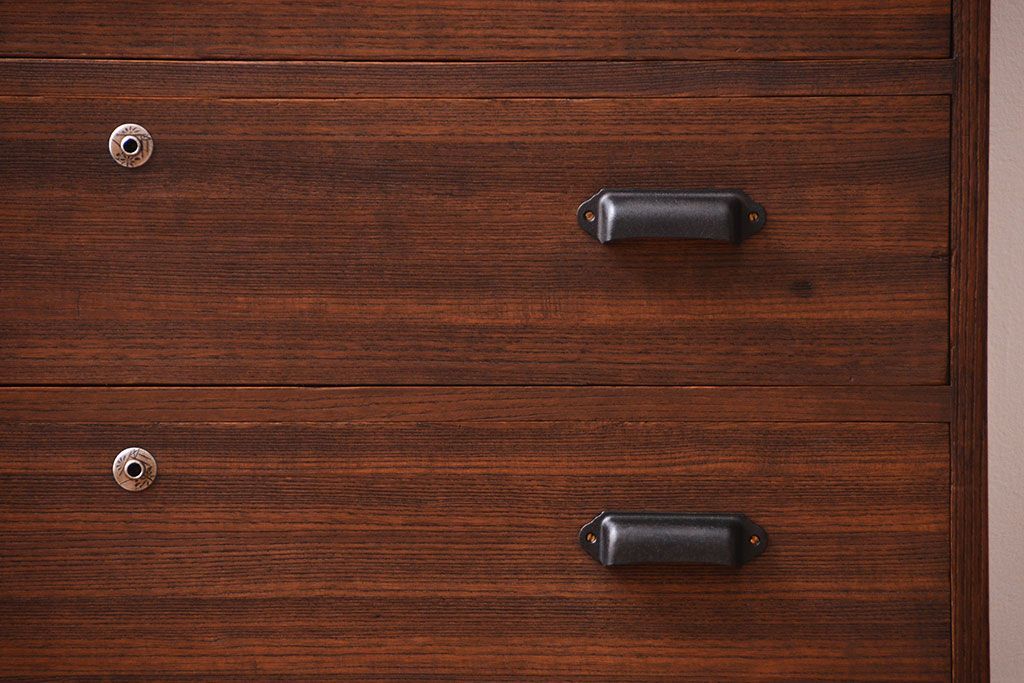 アンティーク家具　アンティーク　古い桐材の鉄脚付きローチェスト(2)