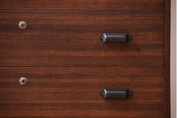 アンティーク家具　アンティーク　古い桐材の鉄脚付きローチェスト(2)