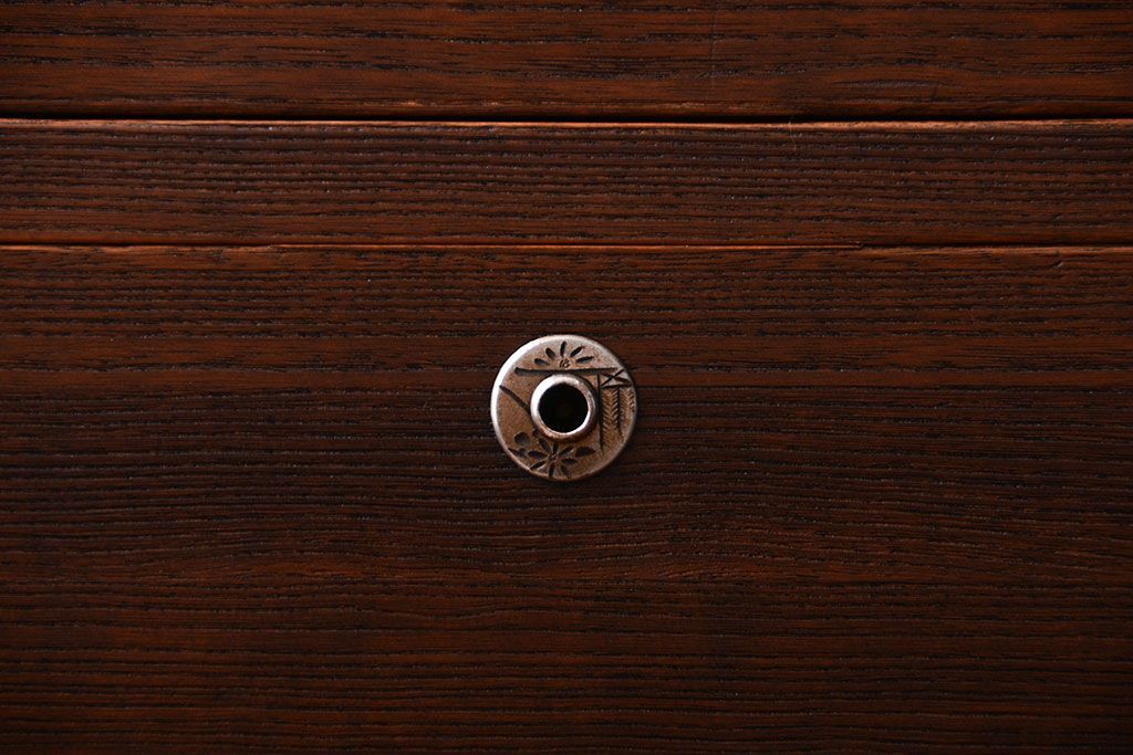 アンティーク家具　アンティーク　古い桐材の鉄脚付きローチェスト(2)