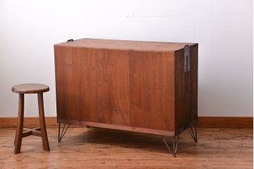 アンティーク家具　アンティーク　古い桐材の鉄脚付きローチェスト(2)