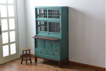 アンティーク家具　アンティークペイント　脚付きのおしゃれなキッチンキャビネット