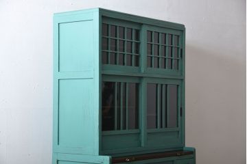 アンティーク家具　アンティークペイント　脚付きのおしゃれなキッチンキャビネット