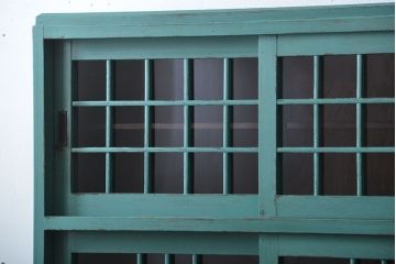 アンティーク家具　アンティークペイント　脚付きのおしゃれなキッチンキャビネット