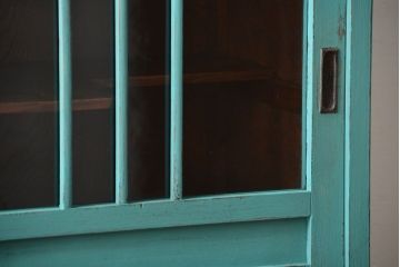 アンティーク家具　アンティークペイント　脚付きのおしゃれなキッチンキャビネット