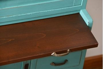 アンティーク家具　アンティークペイント　脚付きのおしゃれなキッチンキャビネット