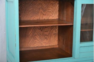 アンティーク家具　アンティークペイント　脚付きのおしゃれなキッチンキャビネット