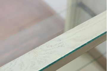 アンティーク家具　アンティークペイント　Rガラスのコーナーガラスケース