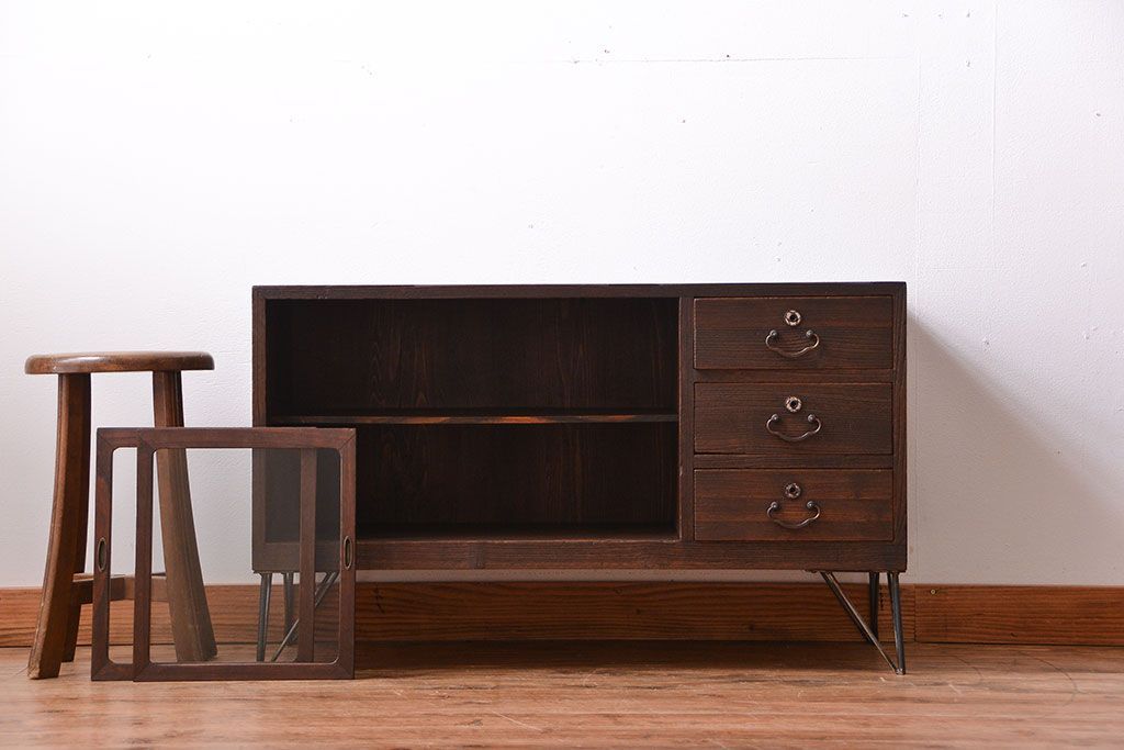 アンティーク家具　アンティーク　おしゃれな鉄脚付き!古い木製のテレビボード