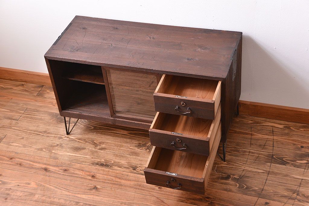 アンティーク家具　アンティーク　おしゃれな鉄脚付き!古い木製のテレビボード