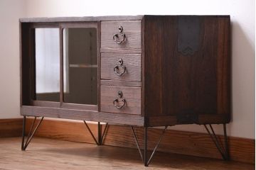 アンティーク家具　アンティーク　おしゃれな鉄脚付き!古い木製のテレビボード