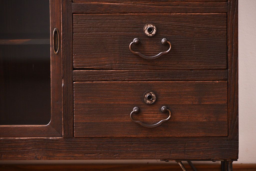 アンティーク家具　アンティーク　おしゃれな鉄脚付き!古い木製のテレビボード