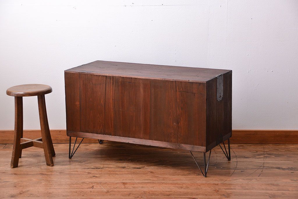 アンティーク家具　アンティーク　おしゃれな鉄脚付き!古い木製のテレビボード