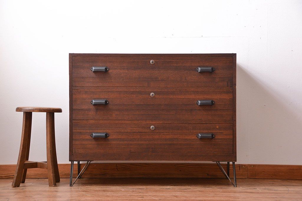 アンティーク家具　アンティーク　古い桐材の鉄脚付きローチェスト