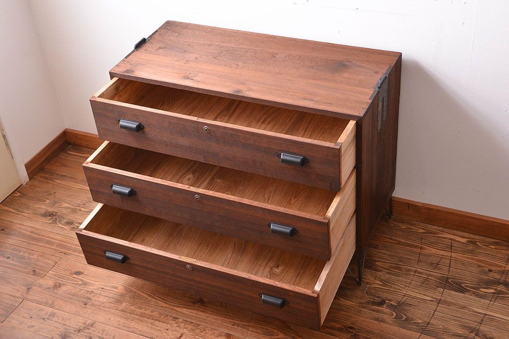 アンティーク家具　アンティーク　古い桐材の鉄脚付きローチェスト