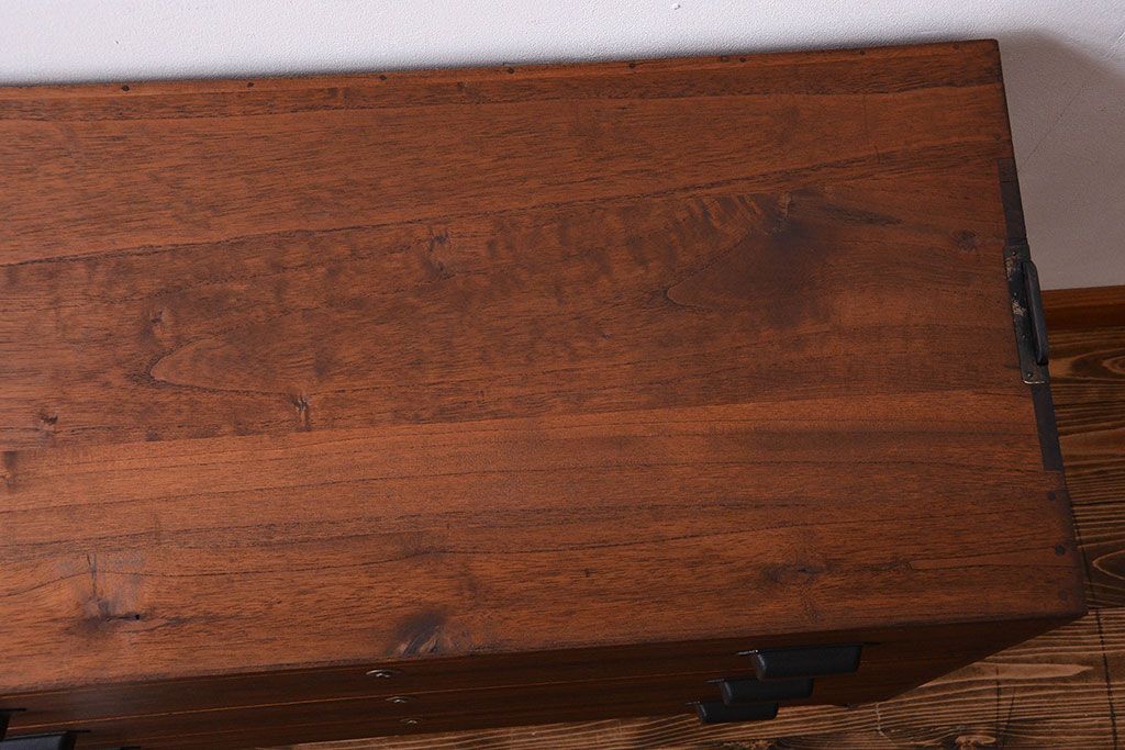 アンティーク家具　アンティーク　古い桐材の鉄脚付きローチェスト