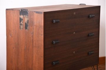 アンティーク家具　アンティーク　古い桐材の鉄脚付きローチェスト