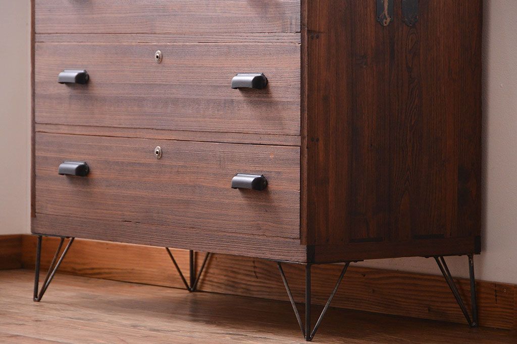 アンティーク家具　アンティーク　古い桐材の鉄脚付きローチェスト