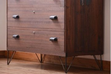 アンティーク家具　アンティーク　古い桐材の鉄脚付きローチェスト