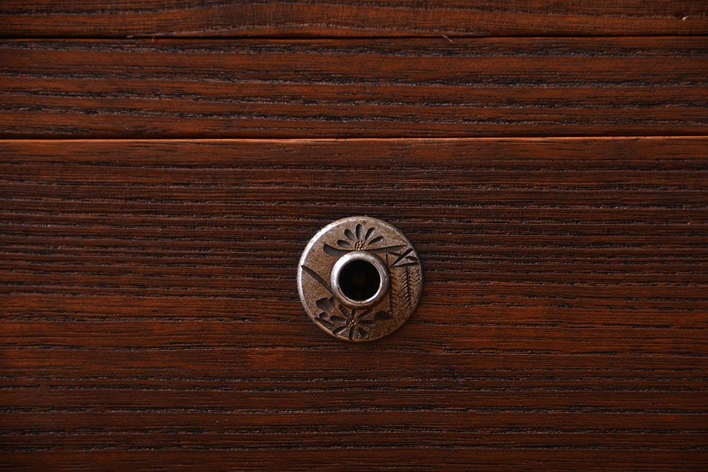 アンティーク家具　アンティーク　古い桐材の鉄脚付きローチェスト