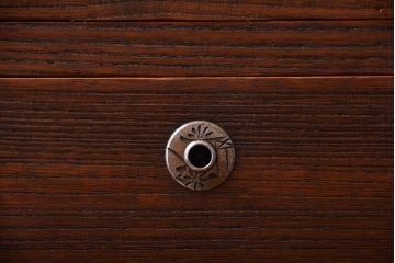 アンティーク家具　アンティーク　古い桐材の鉄脚付きローチェスト