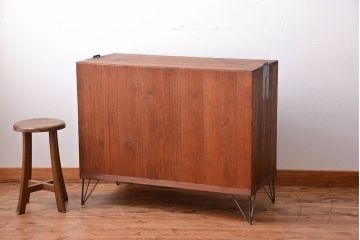 アンティーク家具　アンティーク　古い桐材の鉄脚付きローチェスト